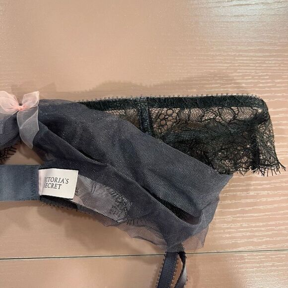 NWOTs Victoria Secret Garter Belt XS - Picture 2 of 4